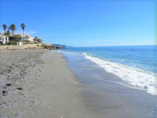 1 Bedroom Beachfront Apartment At Torecilla Beach Nerja Exteriör bild